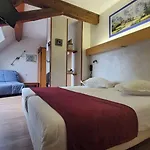 Le Bouton D'or Hotel 2*