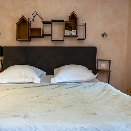 Hotel Le Bouton D'or 2*