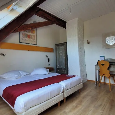 Отель Logis Le Bouton D'or